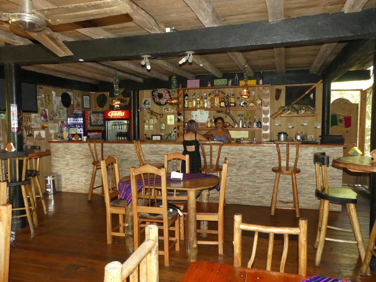Hotel Kangaroo Y Restaurante Rio Dulce Luaran gambar